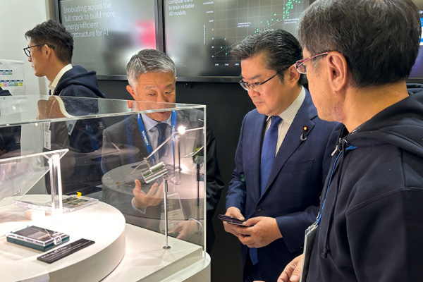吉田政務官 視察