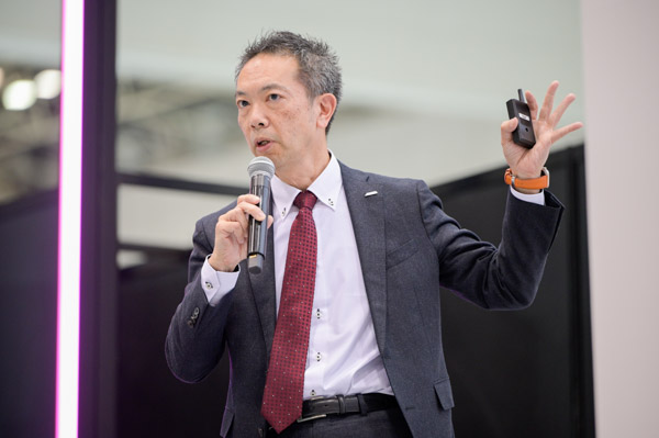 折井氏