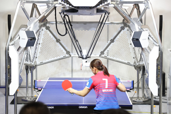 卓球ロボットvs長﨑選手