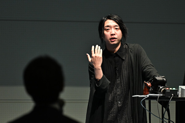 落合氏