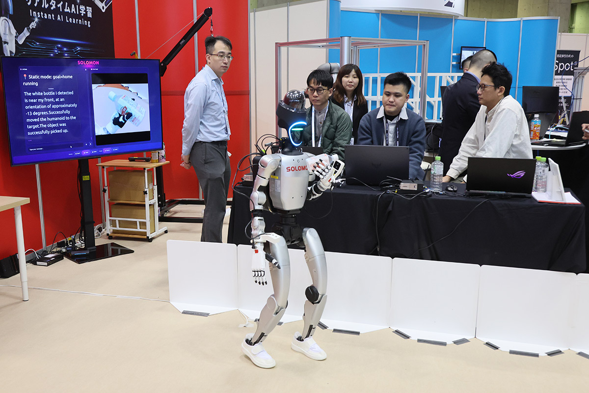 カスタマイズできる小型ヒューマノイドロボット powered by UNITREE ROBOTICS 会場での様子