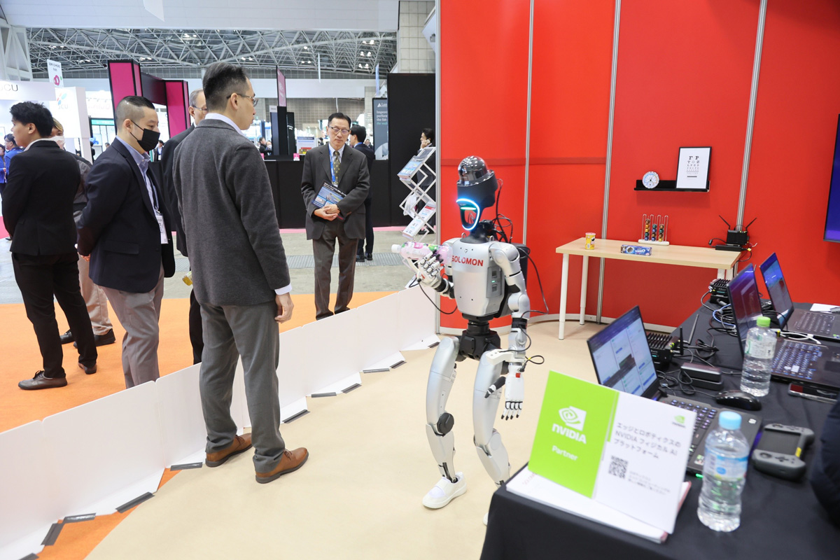 カスタマイズできる小型ヒューマノイドロボット powered by UNITREE ROBOTICS 会場での様子