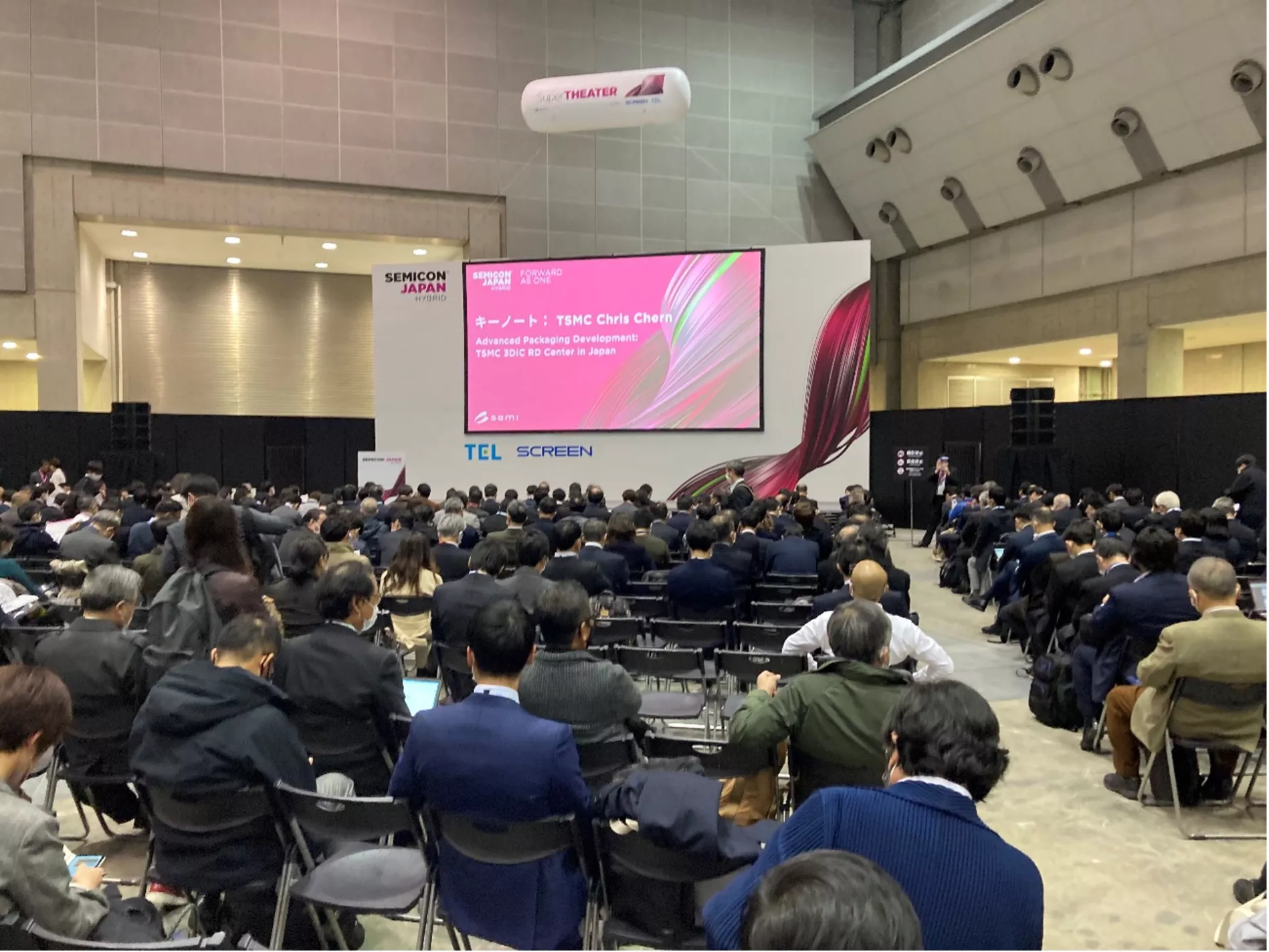 図1　 SEMICON Japan 2021 Hybridのキーノート　会場の様子